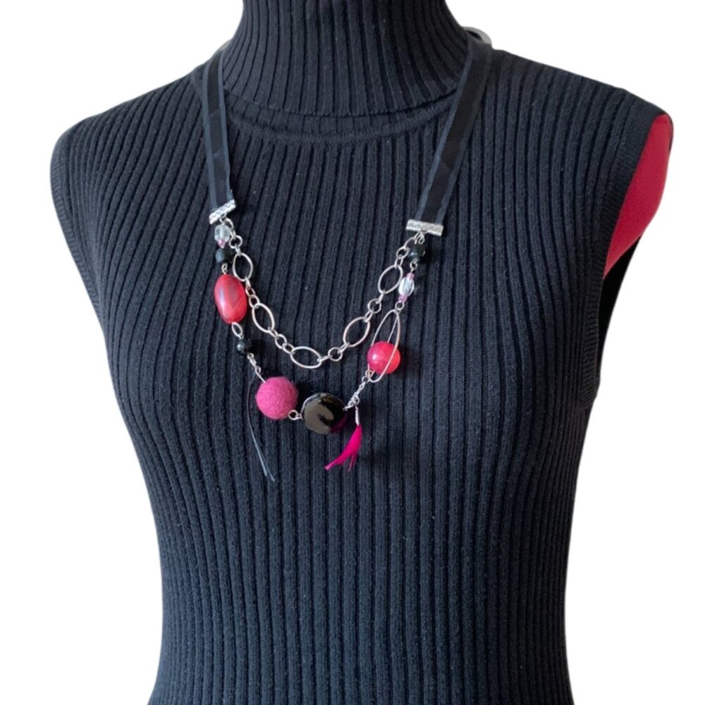 CREATION -Short necklace double layers with ribbon attach fuchsia & Black